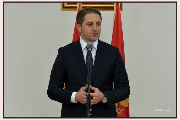 Fond za kvalitet i talente operativan, Pravilnik o kriterijumima za raspodjelu sredstava završen: DO 2.000 EURA ZA NAJBOLJE UČENIKE