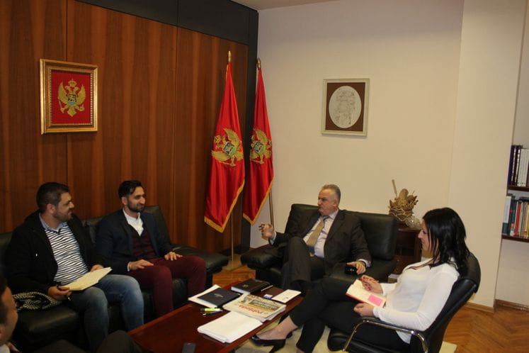 Uticaj, položaj i perspektiva mladih iz romske i egipćanske zajednice: ministar Zenka sa mladim romskim aktivistima