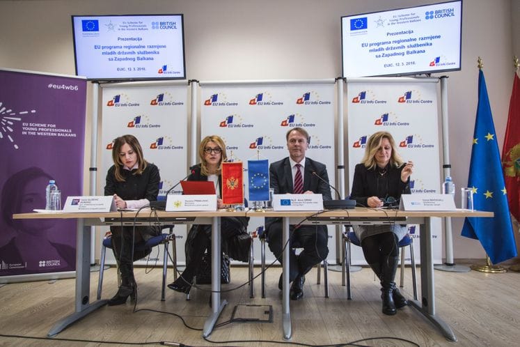 Odgovorni službenici neophodni za profesionalnu javnu upravu