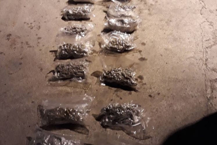 Zajedničko saopštenje: Policijski i carinski službenici na GP Vraćenovići pronašli i oduzeli oko pet kilograma skanka; osumnjičeni lišen slobode
