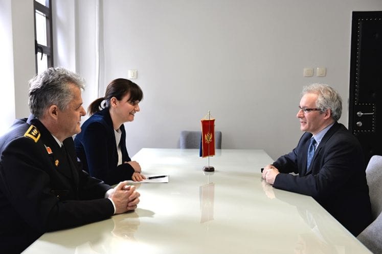 Ljuljanaj sa Gurioom, ekspertom Nacionalnog kodifikacionog biroa Francuske