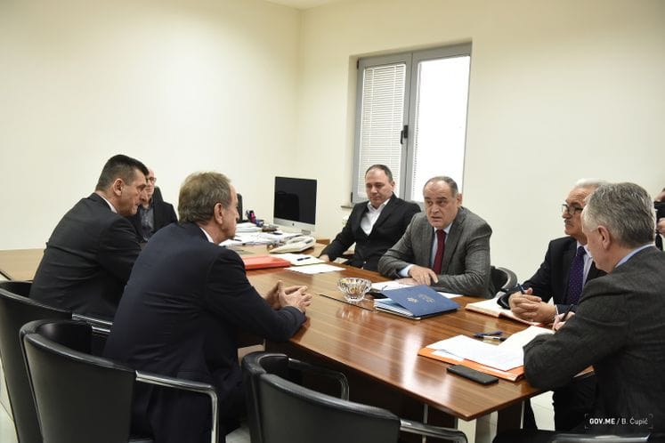 Simović: Vlada vrednuje realizovane investicije u Vektri Jakić, ali i očekuje izmirivanje obaveza