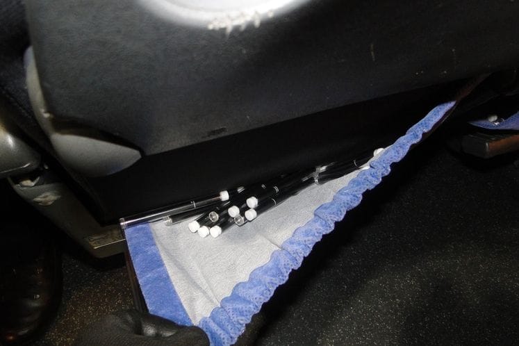 Zajedničko saopštenje: Policijski i carinski službenici na GP Dobrakovo u autobusu koji je saobraćao ka Srbiji otkrili 100 ampula sa uljem hašiša; osumnjičeni putnik lišen slobode