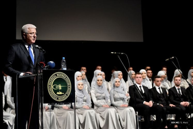 Premijer Marković poručio svršenim maturantima Medrese: Kvalitetno obrazovanje je najbolja garancija poštovanja drugoga u multikonfesionalnoj CG