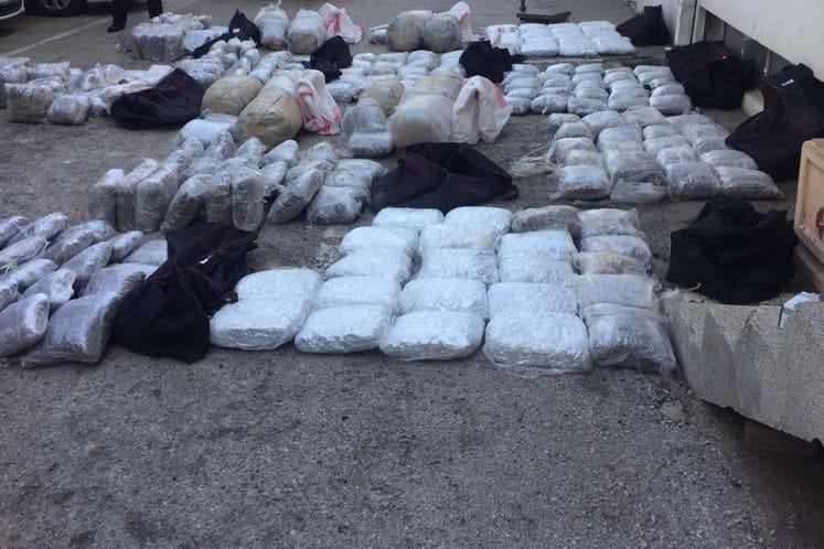 Ulcinj: Pronađen 361 kilogram skanka; lišeno slobode lice osumnjičeno za krijumčarenje skanka iz Albanije u Crnu Goru