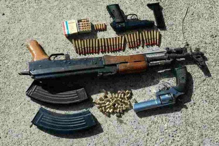 Podgorica: Pretresom kuće pronađeni automatska puška, pištolj i startni pištolj kao i 54 komada municije i dva okvira; osumnjičeni lišen slobode