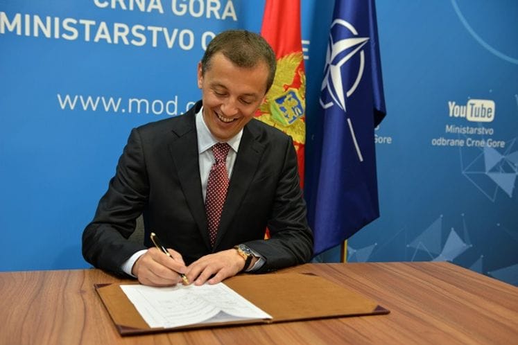 Bošković potpisao dokumente o ratifikaciji prvih dvanaest NATO standarda