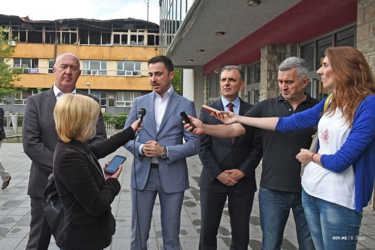 Ministar Bogdanović u Pljevljima: Vlada će pružiti podršku sanaciji izgorjele RTV Pljevlja