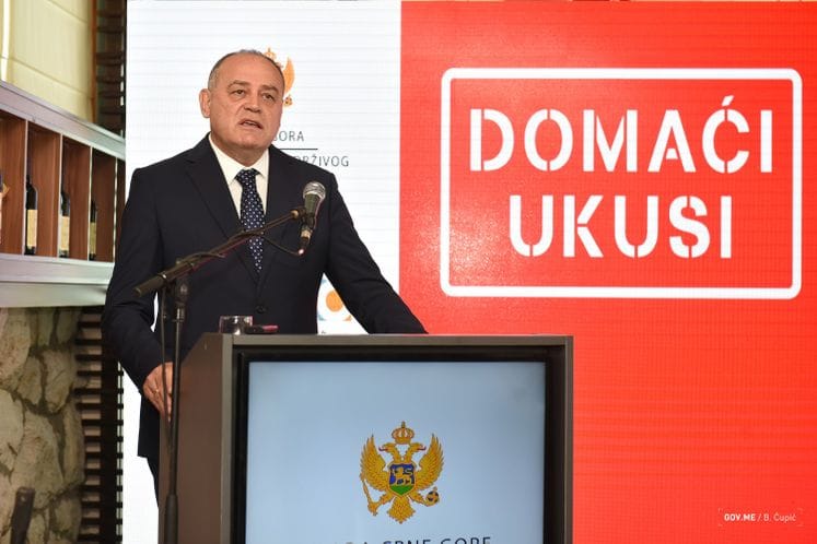 Simović povodom nastavka Programa Kupujmo domaće u koji se uključila i turistička privreda: Samo zajedno i partnerski možemo obezbijediti dalji napredak Crne Gore