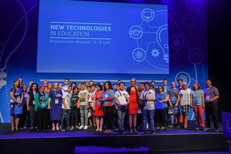 Uspjeh učenika iz Crne Gore na takmičenju u kodiranju na mikrobit uređajima u Beogradu