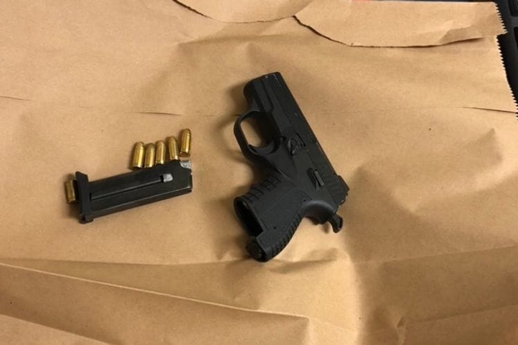 Herceg Novi: Osumnjičen da je htio da prikrije samoranavanje; krivična prijava i protiv lica koje je sakrilo pištolj