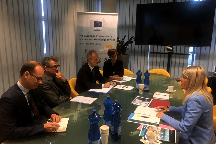 Ministarka Damjanović sa direktorom Udruženog istraživačkog centra: Strategija pametne specijalizacije Crne Gore do kraja godine