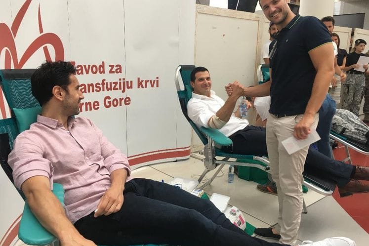 Ministar Janović sa sportistima u akciji dobrovoljnog davanja krvi: Pruži ruku za život, daruj krv
