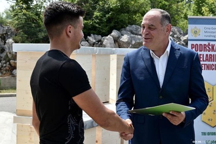 DPM Simović: Beekeeping sector is richer for 121 young beekeepers who receive 363 bee communities