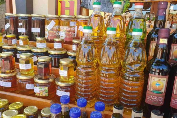 Prvi rezultati kontrole prodaje meda na tržištu: Oduzeto 308 kilograma meda i oko 57 litara maslinovog ulja