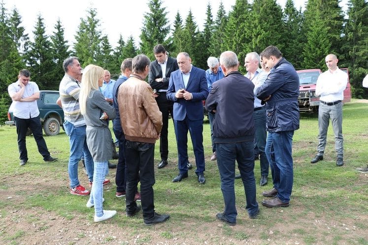 Potpredsjednik Simović u Vraneškoj dolini započeo obilaske seoskih puteva koje koriste koncesionari šuma: Putevi da se hitno saniraju ili slijedi raskid ugovora