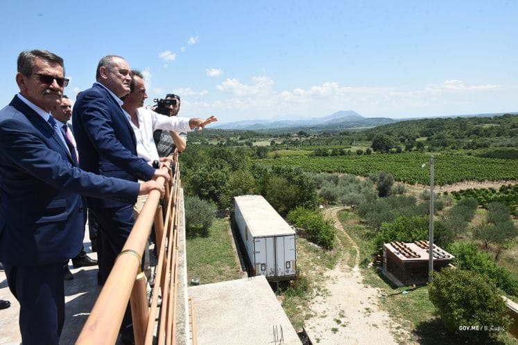 Potpredsjednik Simović u Ulcinju potpisao ugovore o zakupu još 200 hektara državnog poljoprivrednog zemljišta: Država šalje poruku dobrog domaćina