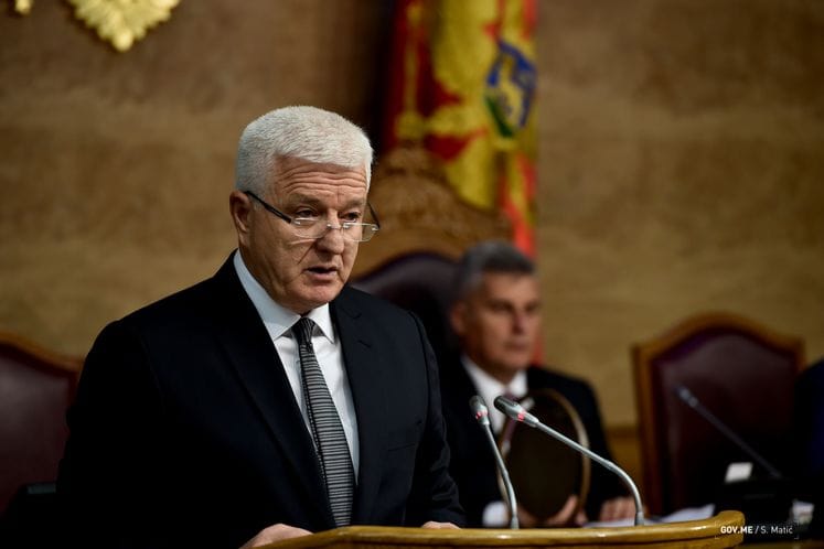 Premijer Marković: Država neće sa pendrecima upadati u crkve, ali ćemo mijenjati zakone pa će krivično odgovarati za parastose zločincima