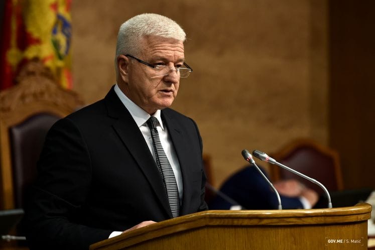 Premijer Marković poslaniku Krivokapiću: Nema dijaloga na osnovu lične percepcije i populističkih navoda iz poslaničkih pitanja, moramo polaziti isključivo od činjenica