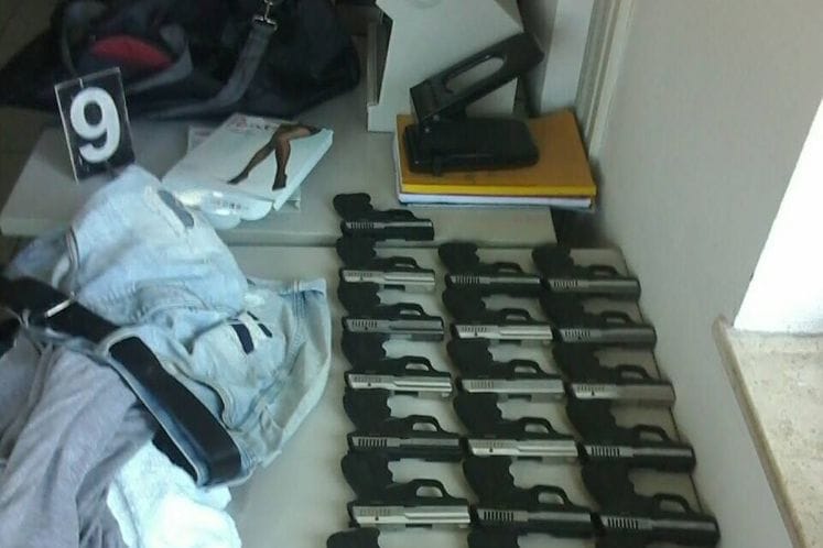 Zajedničko saopštenje: Policijski i carinski službenici spriječili krijumčarenje 19 komada vatrenog oružja i izvršenje teških krivičnih djela