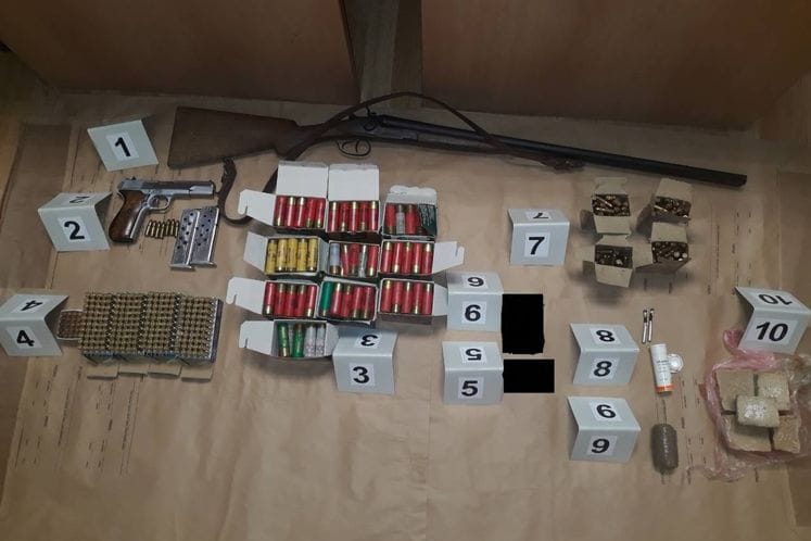 Bar: Pronađeni oružje, municija i eksploziv; protiv osumnjičenog podnijeta krivična prijava