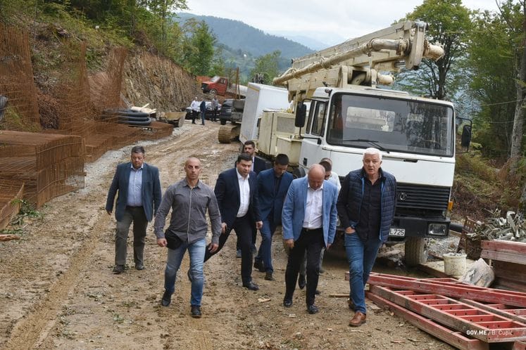 PM Marković makes unannounced visits to four more construction sites, warns about delays in some projects in north