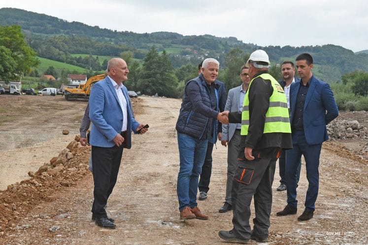 Premijer Marković nenajavljeno na još četiri gradilišta u Mk i BP: Oštro upozorenje zbog kašnenja u pojedinim projektima na Sjeveru