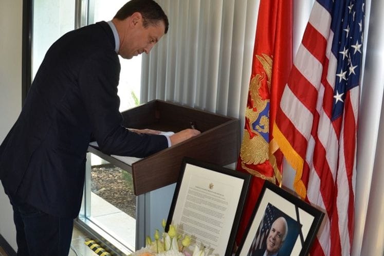 Bošković se upisao u knjigu žalosti: Odlaskom Mekejna, Crna Gora ostala bez istinskog prijatelja