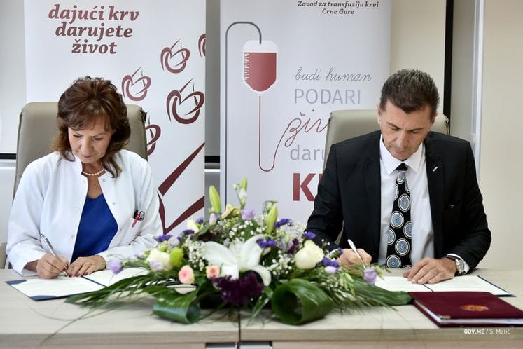 MUP i Zavod za transfuziju krvi potpisali Memorandum o saradnji; akciji dobrovoljnog davanja krvi danas se odazvao veliki broj službenika MUP/UP iz svih crnogorskih gradova