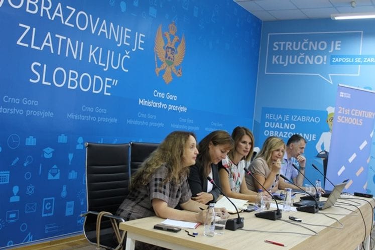 Još 10 škola dobilo mikrobit računare