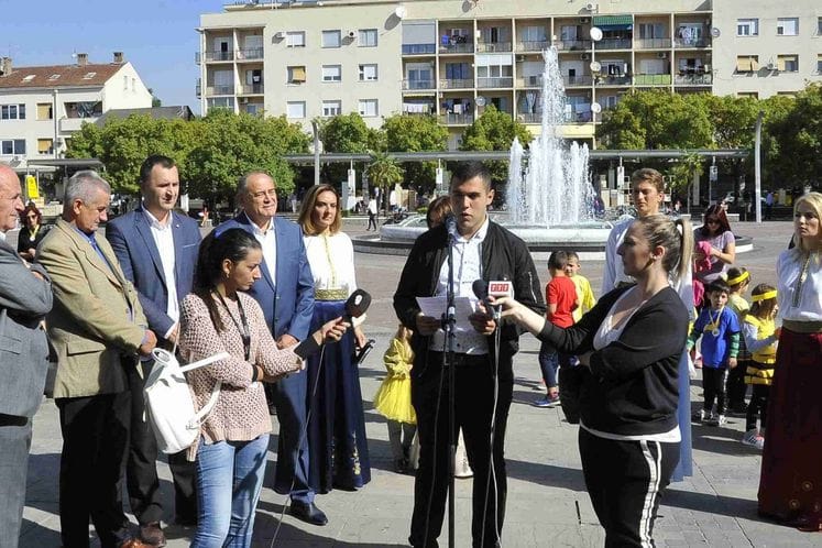 Potpredsjednik Simović otvaranje Podgoričkih dana meda ustupio mladom pčelaru: U daljim razvojnim iskoracima Vlada gradi puni odnos pažnje i povjerenja prema mladima