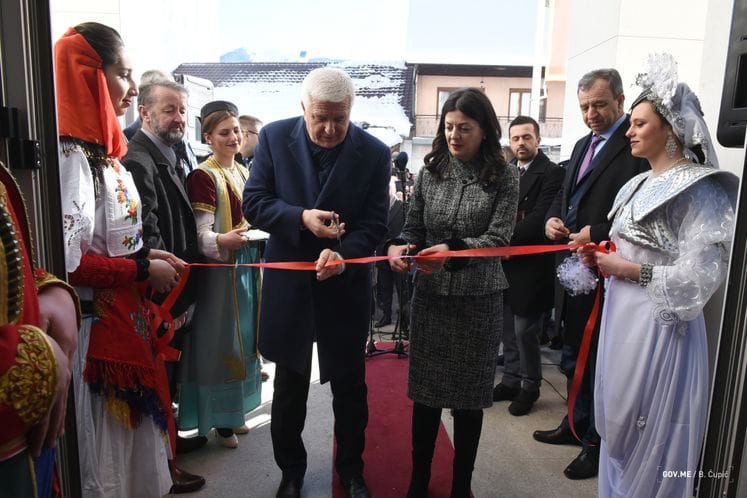 PM Marković opened new administrative center in Gusinje: Functional facility for better services to citizens