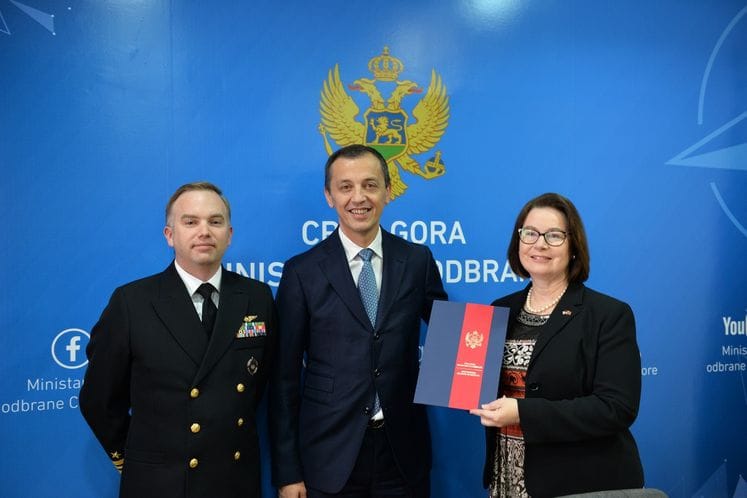 Finalizovan ugovor o nabavci lako oklopnih vozila i najavljena nova, vrijedna donacija SAD