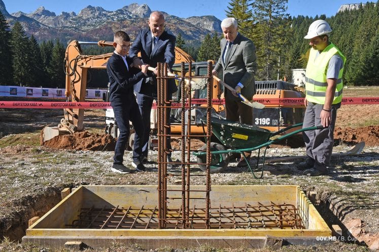 Premijer Marković položio na Žabljaku kamen temeljac hotela „Durmitor“: Obećali smo da ćemo razvijati cijelu CG, neće nas kao elitnu destinaciju predstavljati samo Primorje i Centralni region