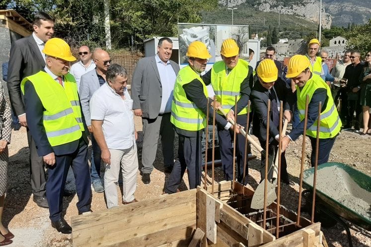 Potpredsjednik Simović položio kamen temeljac Kuće maslina: Uz podršku Vlade Bar ide putem napretka
