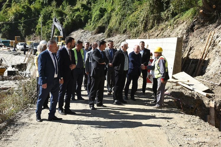 Premijer Marković i direktor Nuhodžić obišli gradilišta u Plavu: Vlada i lokalna koalicija uspješno sarađuju na više projekata i to se vidi