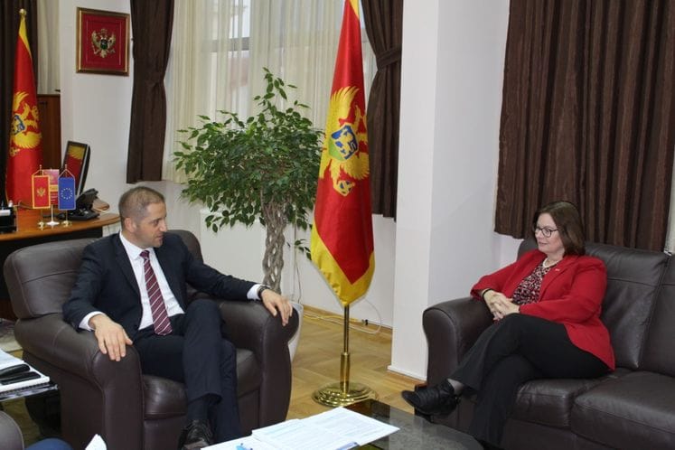 Ambasada SAD u saradnji sa Ministarstvom prosvjete realizuje četrnaest projekata vrijednih nekoliko miliona eura