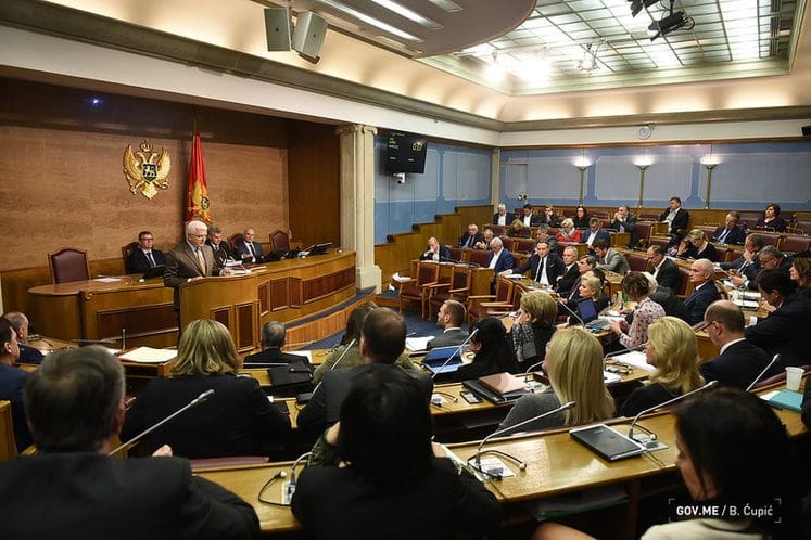 Premijer Marković na Premijerskom satu: U mandatu ove Vlade riješeno je ili je u toku rješavanje stambenog pitanja više od 2.300 zaposlenih, penzionera i raseljenih