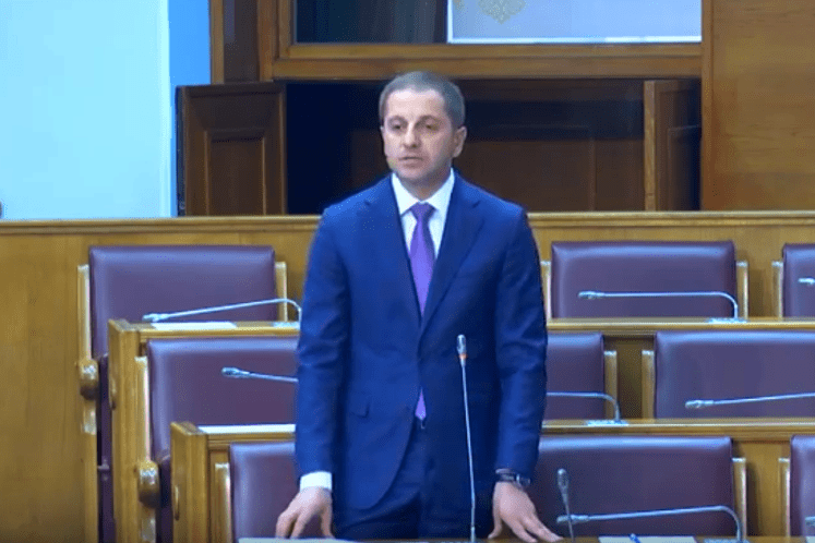 ŠEHOVIĆ U SKUPŠTINI: Sjutra potpisivanje sa Evropskom investicionom bankom; povećaće se izdvajanja za stanovanje prosvjetnih radnika