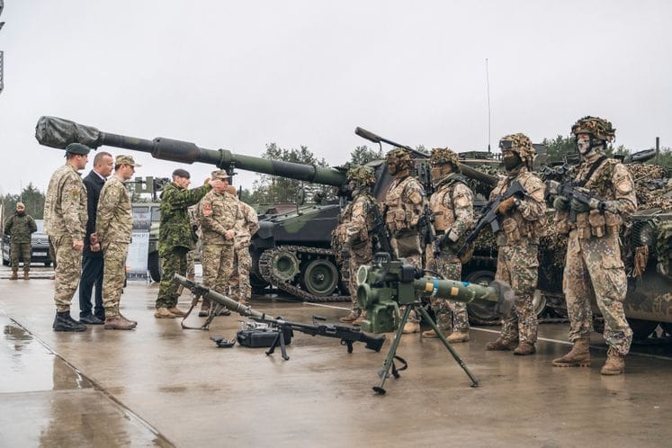 Dakić i Filipović posjetili pripadnike crnogorskog kontingenta u Letoniji