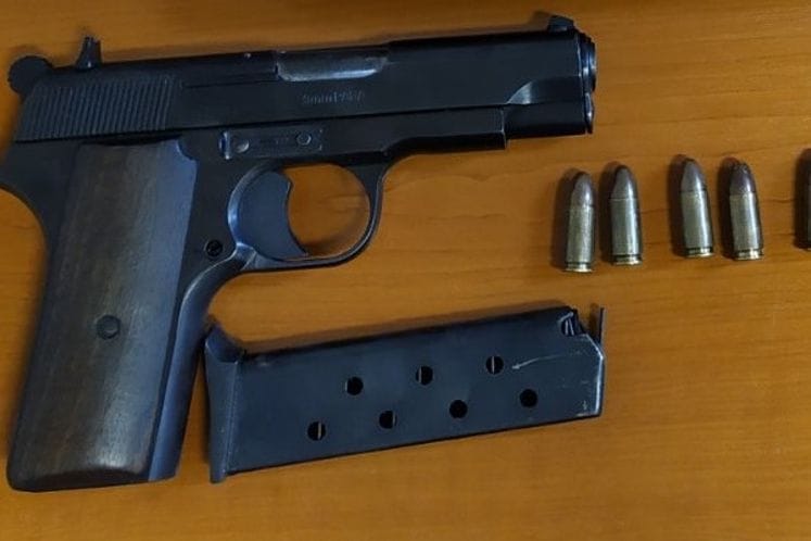 Policija u Kotoru zbog nelegalnog posjedovanja oružja lišila slobode jedno lice