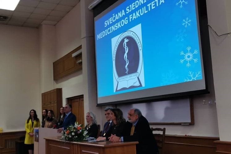 Na svečanoj sjednici Medicinskog fakulteta uručena priznanja najboljim studentima i diplome budućim ljekarima