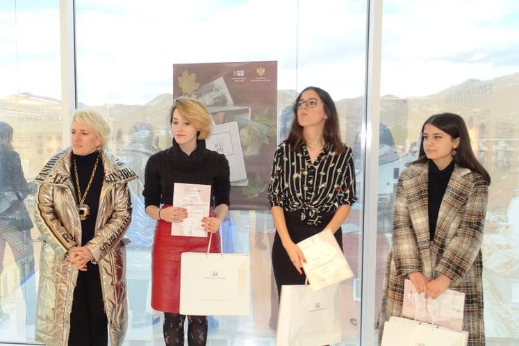 Uručene nagrađe najboljim polaznici škole umjetničke kritike “Gledaj, misli, piši”