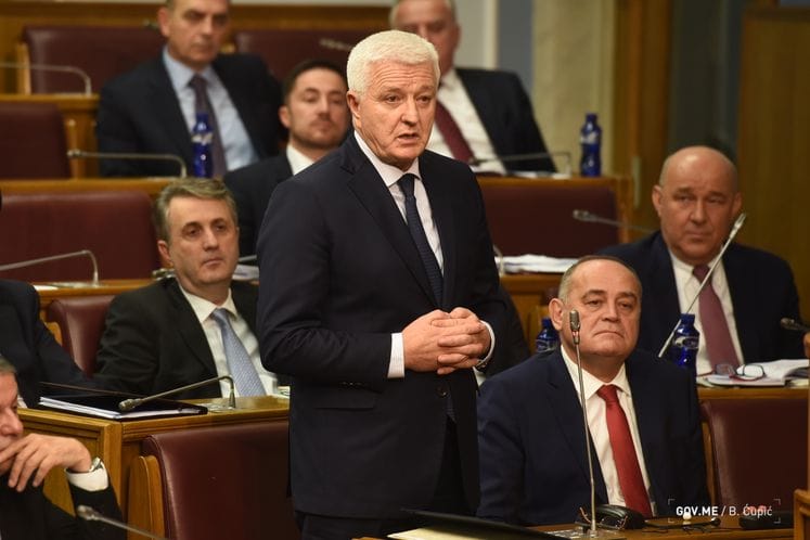 Premijer Marković nakon usvajanja Zakona: Crnoj Gori ne treba Šešeljizacija, obezbijedićemo da u zemlji sve funkcioniše