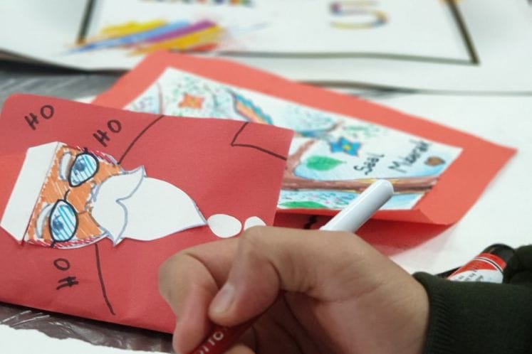 Likovna radionica i dodjela novogodišnjih paketića za strance koji traže međunarodu zaštitu u Crnoj Gori