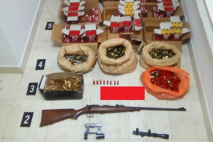 Danilovgrad: Policija u vozilu i kući otkrila oružje i municiju; osumnjičeni lišen slobode