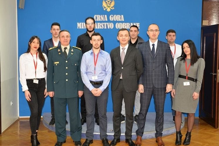 Bošković sa studentima, stipendistima Ministarstva odbrane: Ući ćete u instituciju koja ne prima prosječne