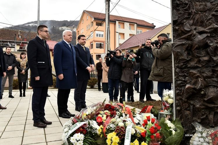 PM Marković pays homage to victims of abduction in Štrpci