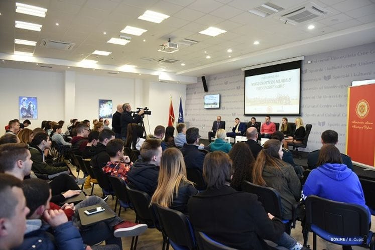 Održana panel diskusija ''Mogućnosti za mlade u Vojsci Crne Gore''