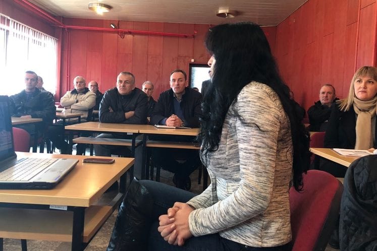 U okviru Zimske škole za poljoprivrednike u Plavu i Gusinju održana škola voćarstva